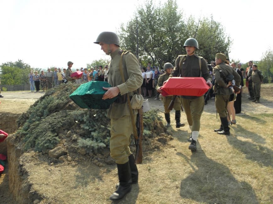 В Краматорске состоялось перезахоронение останков жителей Ясногорки, расстрелянных в годы войны (фото) - фото 10