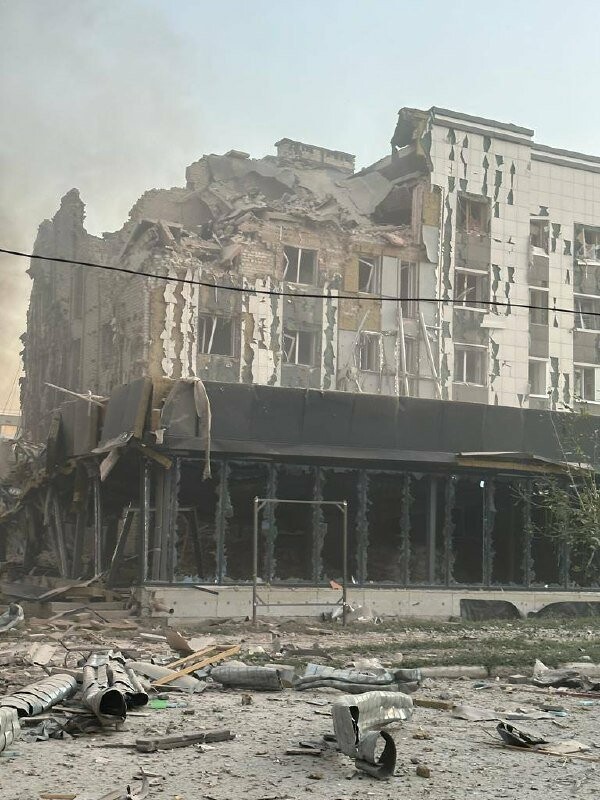 5 загиблих та 18 поранених: наслідки двох ударів по житловому будинку у Покровську 