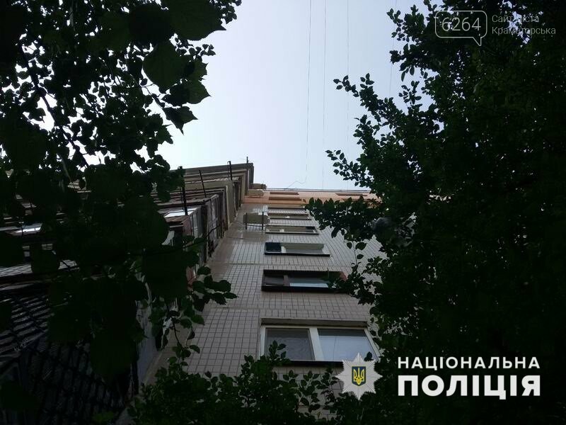 У сусідньому Слов'янську 10-річний хлопчик випав з вікна де..., фото-1 У сусідньому Слов'янську 10-річний хлопчик випав з вікна десятого поверху, фото-1
