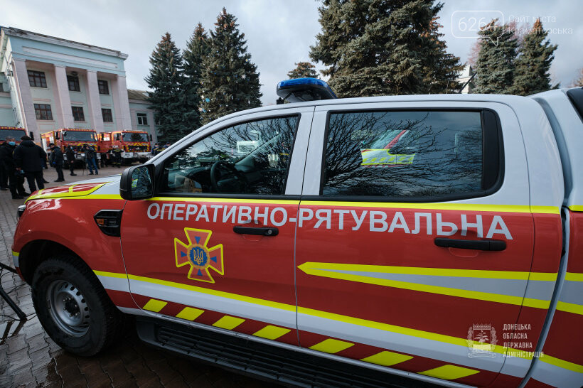 На Донеччині рятувальникам передали спеціальну пожежно-рятувальну техніку, спорядження та обладнання, фото-4