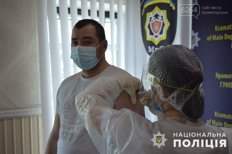 У Краматорську почали вакцинувати поліцейських від COVID-19, фото-3