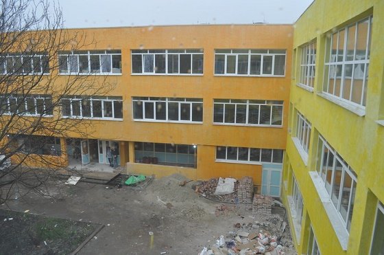 Городской голова проинспектировал выполнение ремонтных рабо..., фото-3 Городской голова проинспектировал выполнение ремонтных работ в Краматорской гимназии, фото-3