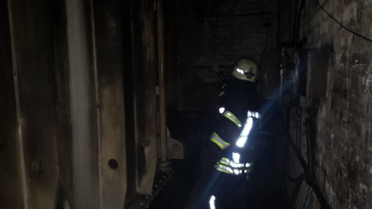 В сталеплавильном цехе НКМЗ произошел пожар, фото-2 В сталеплавильном цехе НКМЗ произошел пожар, фото-2