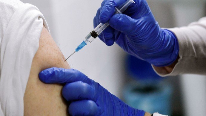 В Украине за прошлые сутки от COVID-19 вакцинировали почти 3 тысячи человек