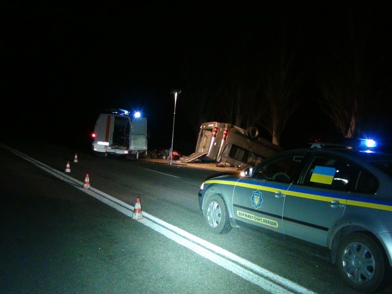Страшное ДТП в Донецкой области - погибли 5 пассажиров микроавтобуса (ФОТО) (фото) - фото 3