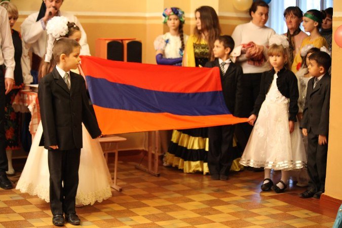 Первый звонок по-армянски в Краматорске (фото) - фото 1