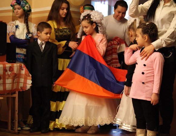 Первый звонок по-армянски в Краматорске (фото) - фото 1