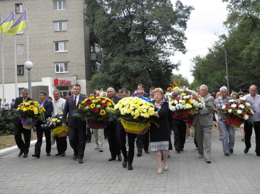 В Краматорске возложили цветы к Вечному огню (фото) - фото 1