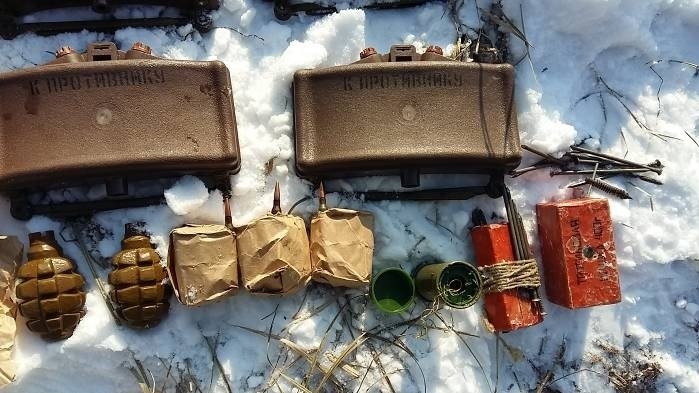 Краматорские пограничники обнаружили схрон с боеприпасами (фото) - фото 1